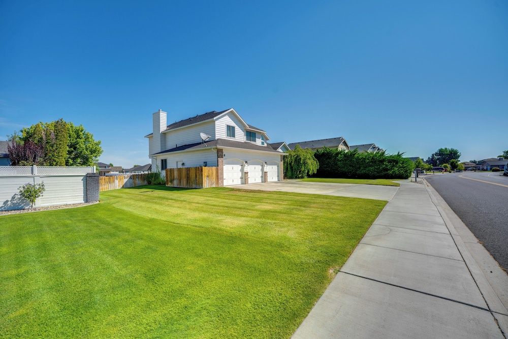Private Hot Tub: Home Near Moses Lake Access