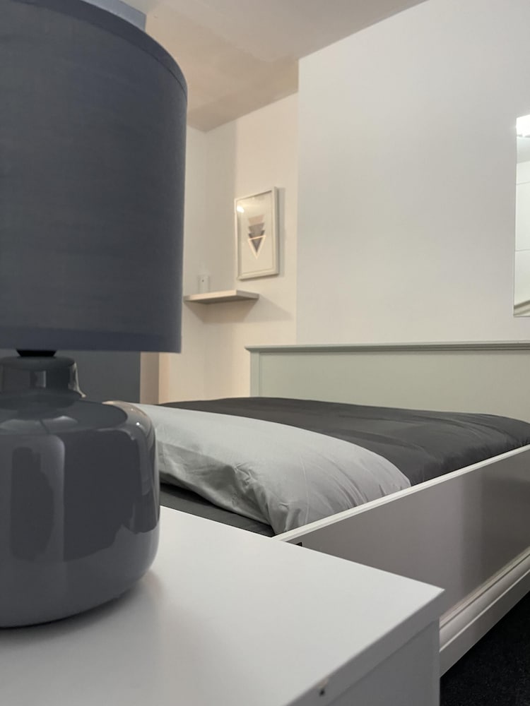 Stunning 1-bed Apartment in Leicester view 3