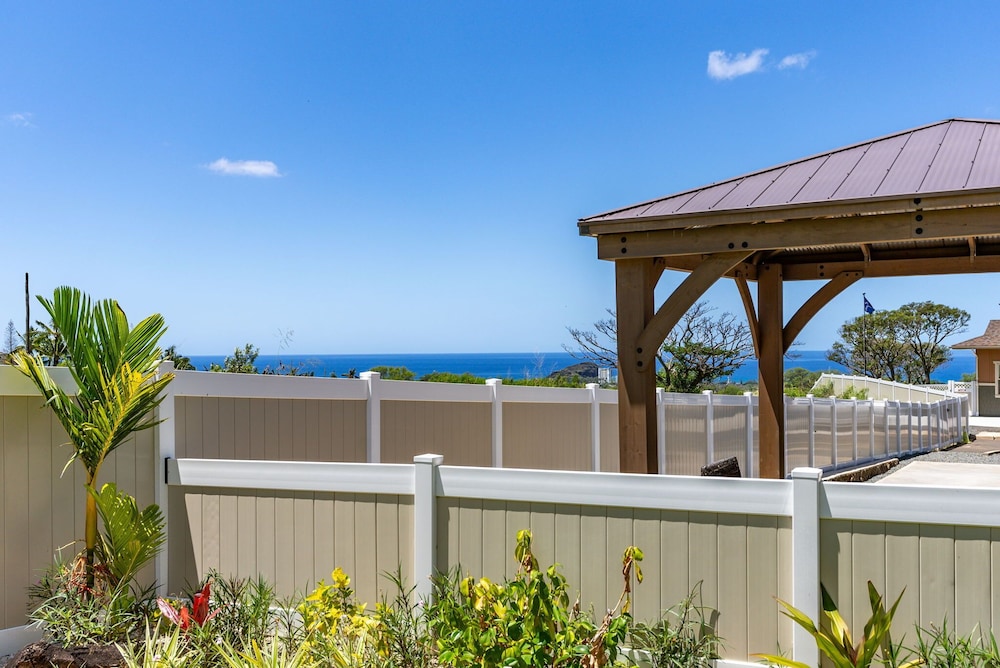 @ML Ocean View, Golf, Gazebo and Bbq, we Have All!