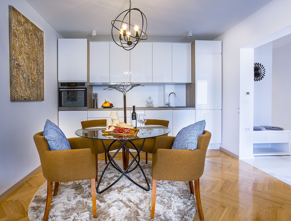 Deluxe City Center Blue Apartment photo 3