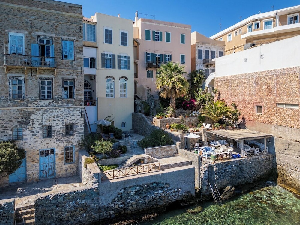 Seaside Neoclassical Property in Vaporia Ermoupoli