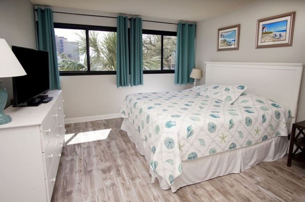 Holiday Towers by Elliott Beach Rentals