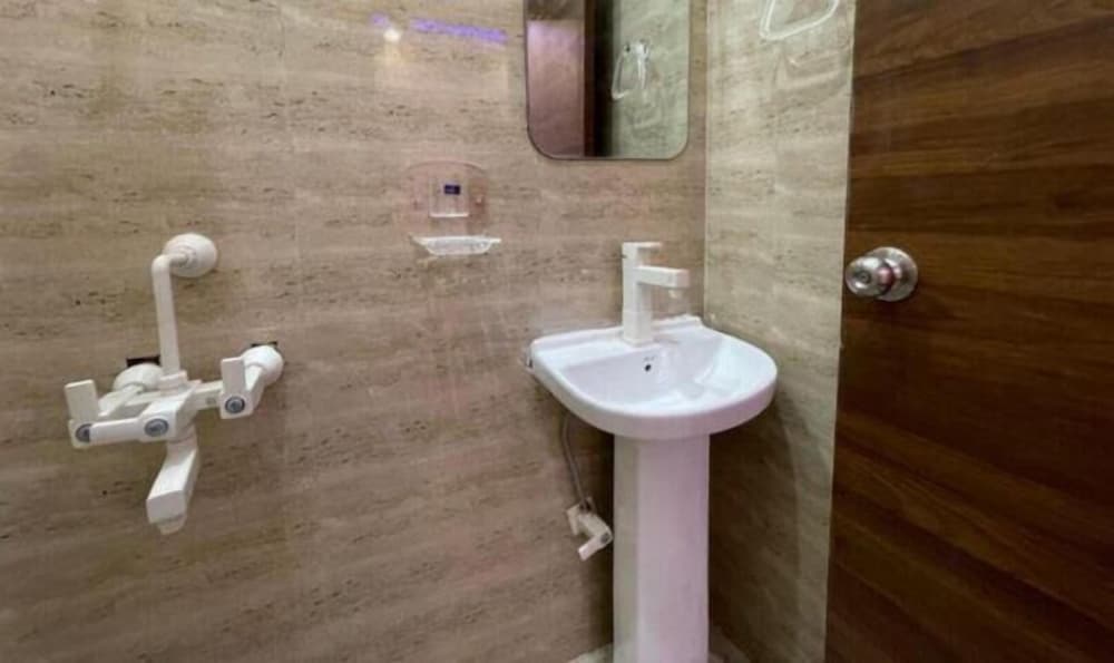 Fabhotel Karshani Kripa Dham
