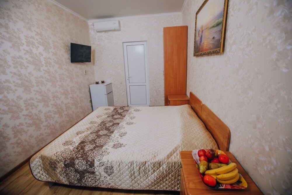 Laura Guest House