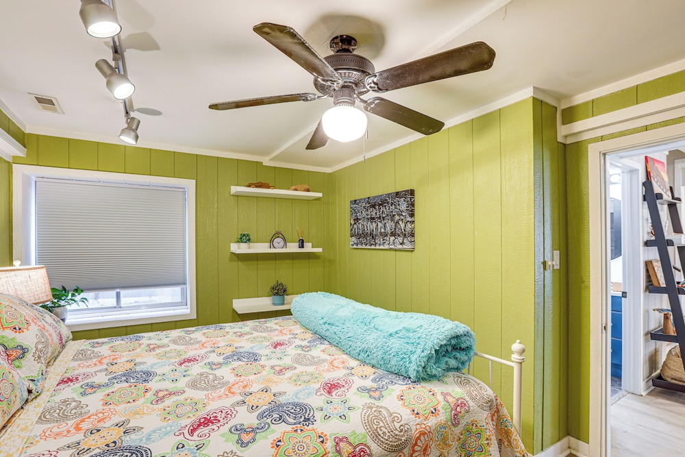 Walk to Empower Field & Sloan Lake: Charming Apt!