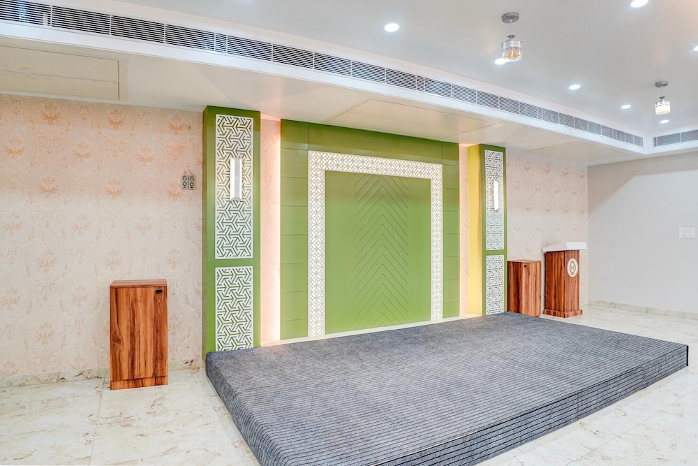 Luxirious Stays at Palette Patel Nagar