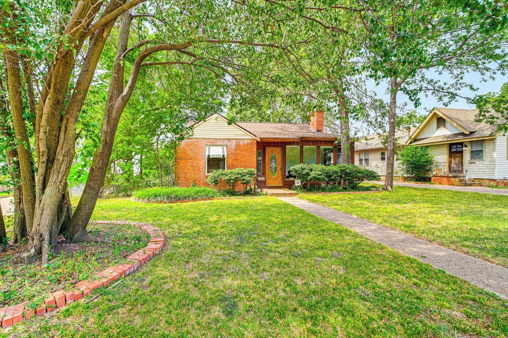Tulsa Cottage w/ Hot Tub: 4 Mi to Downtown view 3