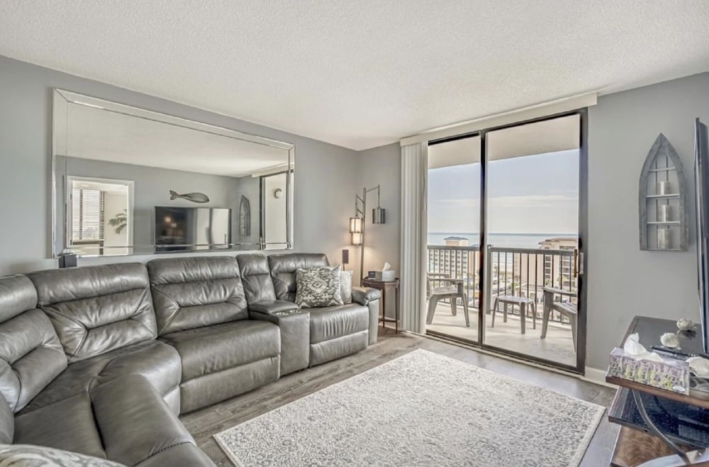 Holiday Towers by Elliott Beach Rentals