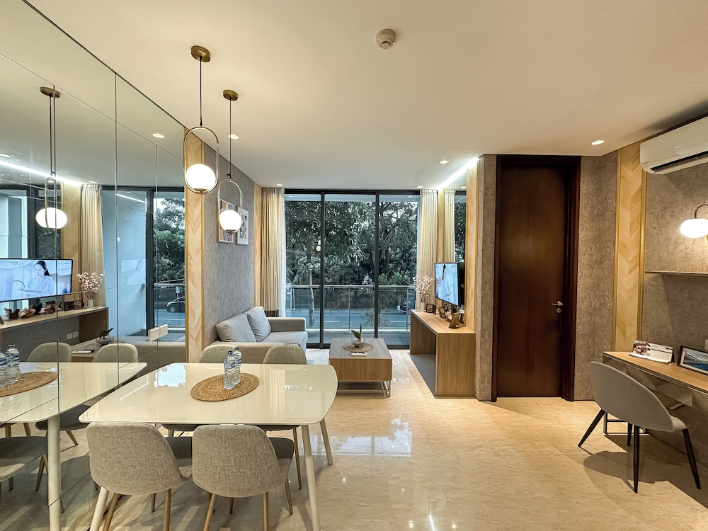Tranquil And Modern Haven 2Br At The Rosebay Apartment