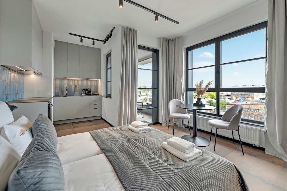 Doki Living - Foodhall & Parking by Downtown Apartments