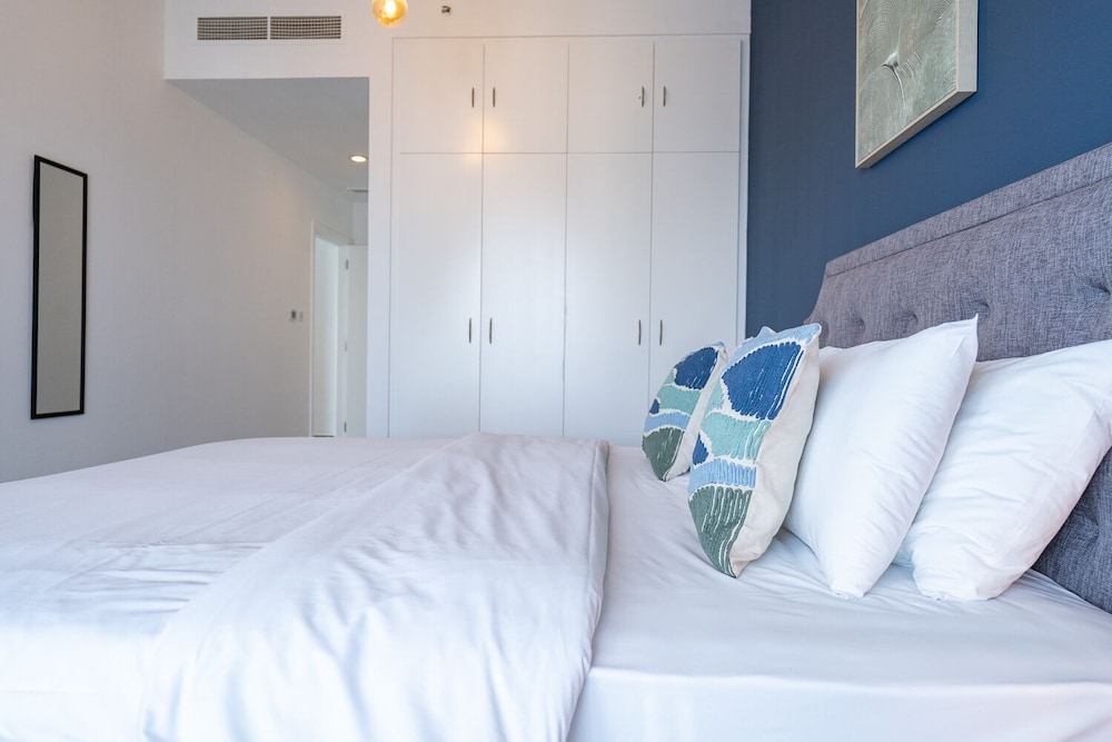 Dubai Marina - Stunning Huge 4 Bedroom Apts Near JBR - Gym - Pool - Parking by Sojo Stay
