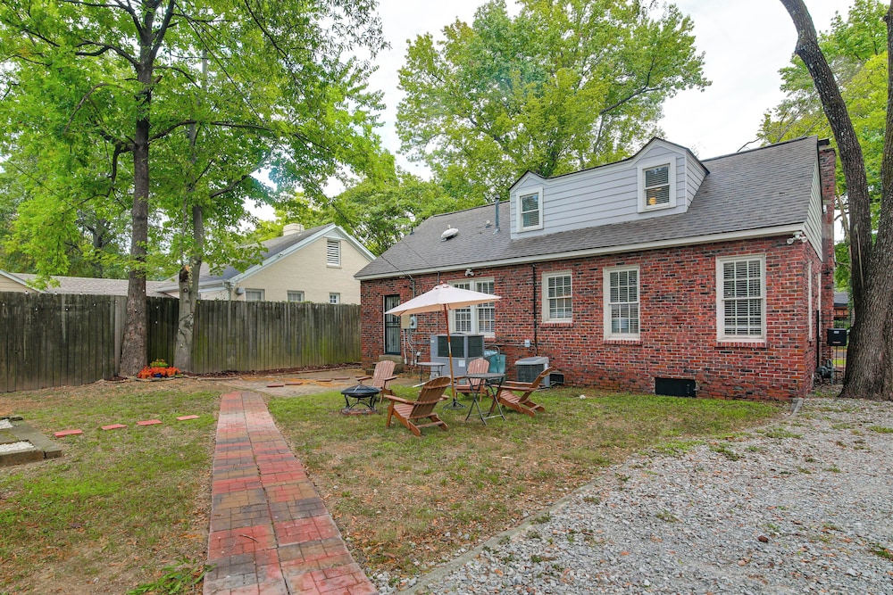 2 Mi to Memphis Zoo: Charming Home w/ Private Yard