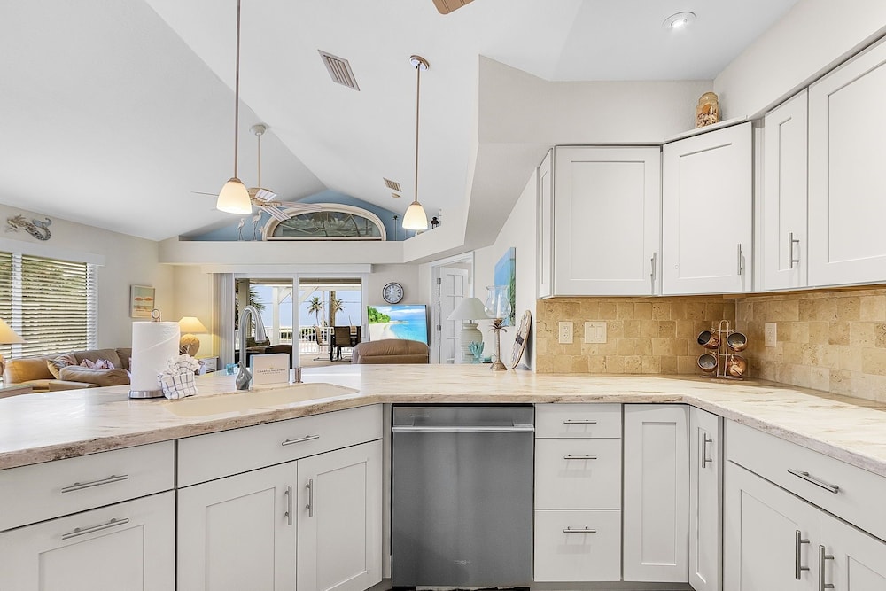 5550 Palmetto Paradise: 3br W/ Gulf Views, Heated Pool 3 Bedroom Home