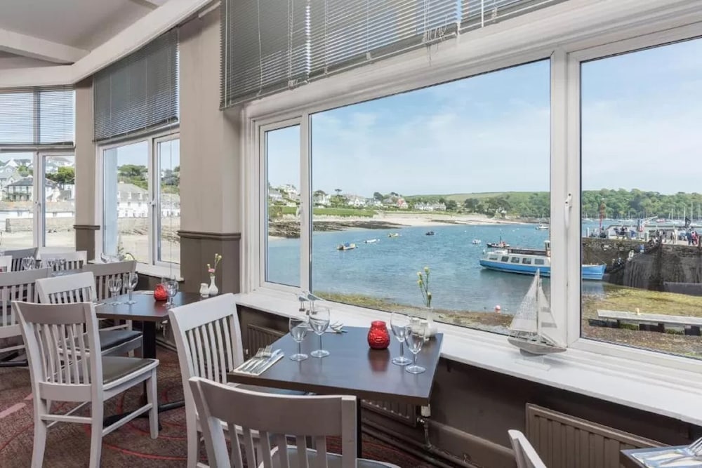 Truro Vacations - The Ship and Castle - Property Image 10