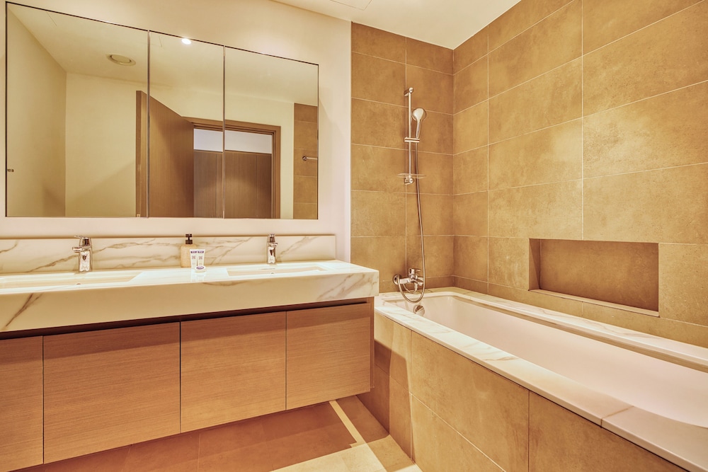 PVH - Serene Central 2BR - Creek Horizon