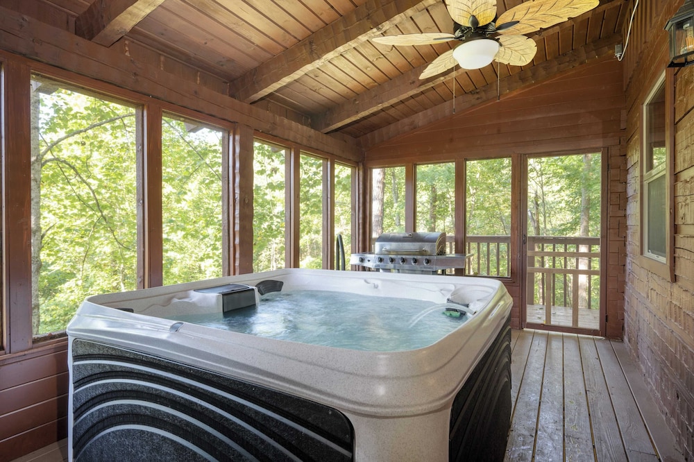 Sleeps 20 3 Cabins w/ Hot Tubs, Game Room, Fire Pit Dudley Trio by Avantstay
