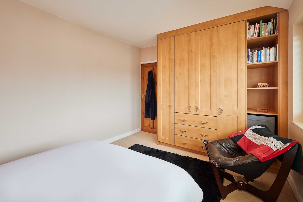 Host Stay Chestnut Close