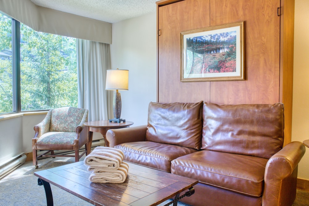 The Grand Lodge by Traverse Hospitality (No Resort Fees)