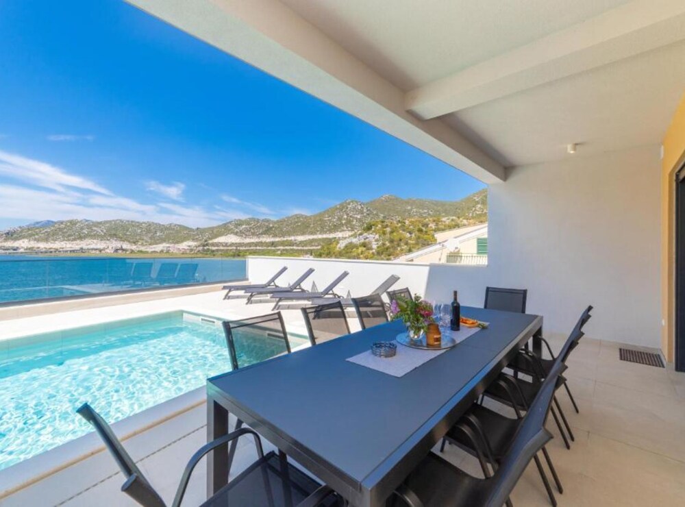 Luxury Villa Navis