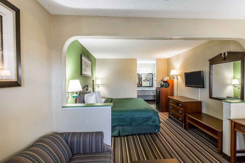 Macon Vacations - Quality Inn Suites Macon North - Property Image 8