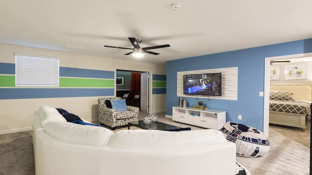 Greenview 8BR Home Private Theater Pool/spa/games
