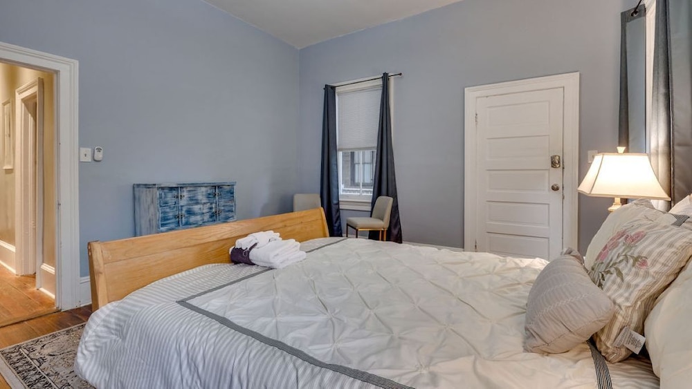 Comfortable Escape 2BR Historic Downtown view 3