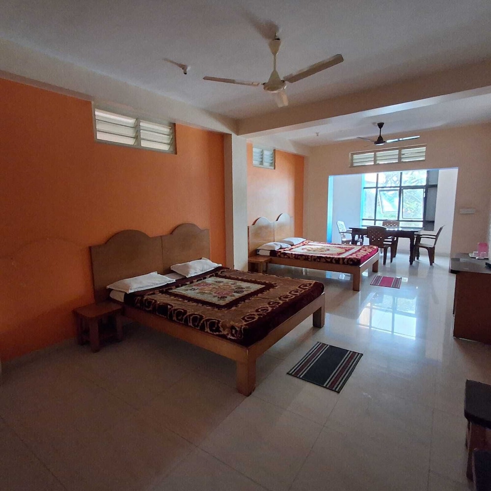 Sri Vinayaka Lodge