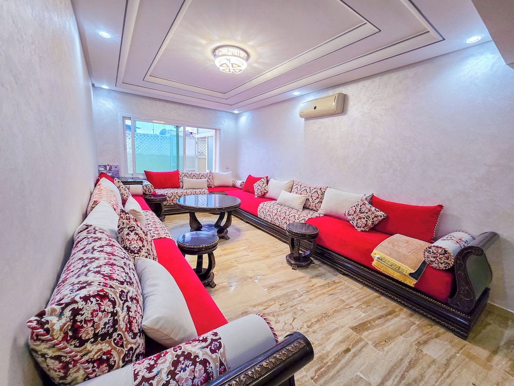 Luxor Home - Spacious & proximity to CFC