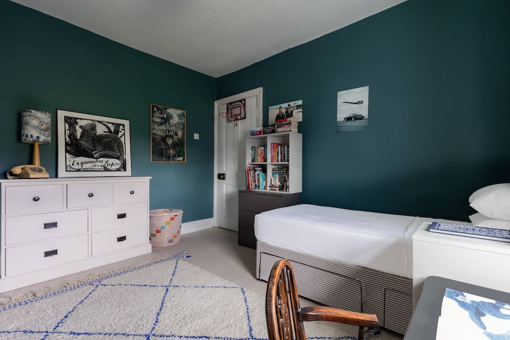 Rochester Road II by Onefinestay