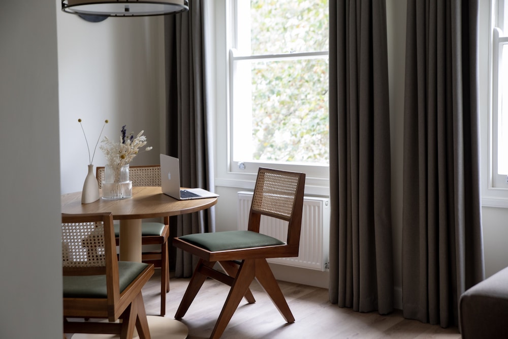 Gulaid House Knightsbridge by Bob W London