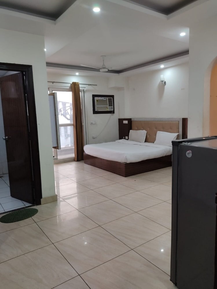 Goroomgo singh residency Gurugram