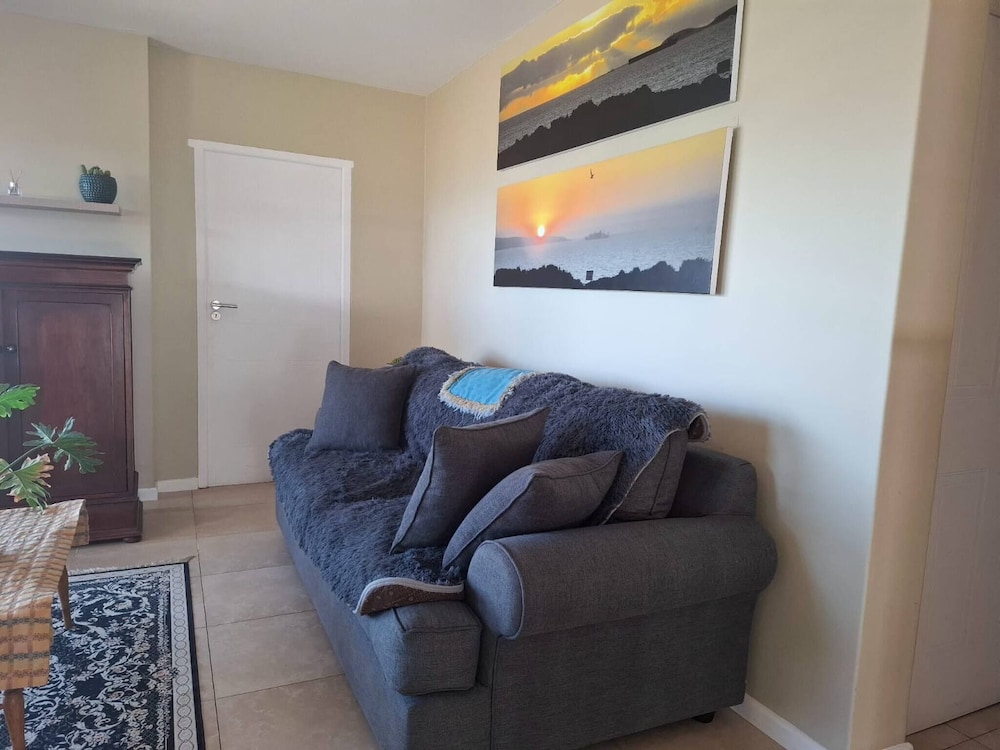 Whispering Waves - Serene Langebaan Getaway With Breathtaking Views