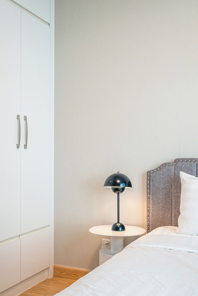 SUNWAH PEARL Premier Residence