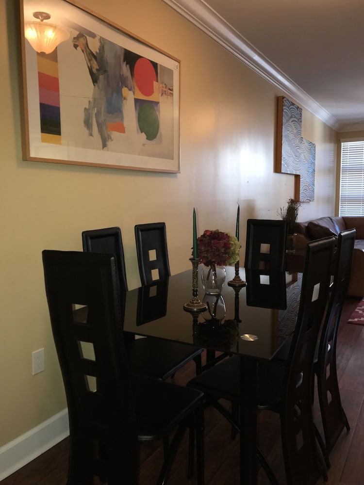 2 Bed 2 Bath in Studio City