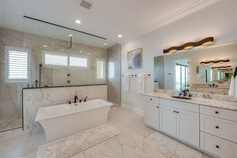3552/3554 Big Kahuna Oasis: 10br, Pools & Beach Access 10 Bedroom Home