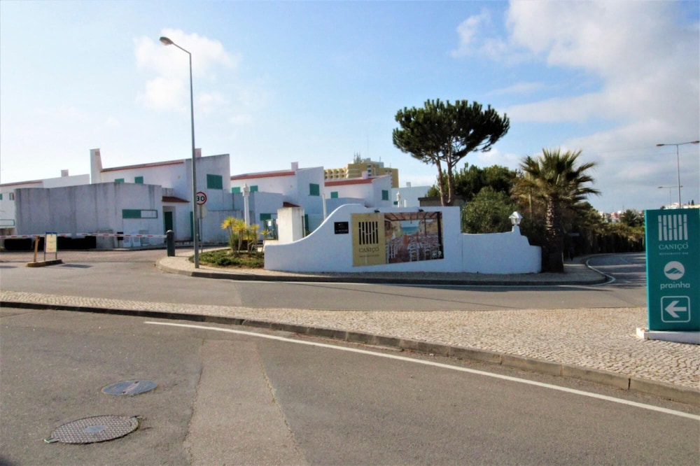 Prainha Algarve Villa With Pool by Homing view 5