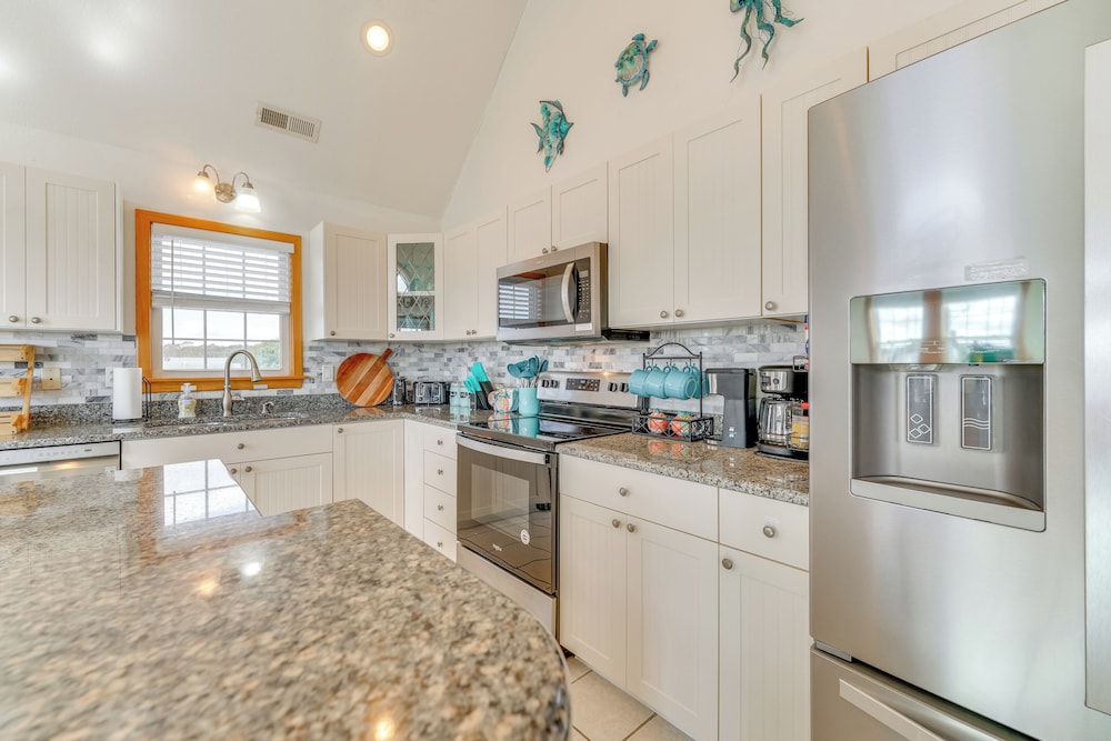 Walk to Pier: Spacious Coastal Home!