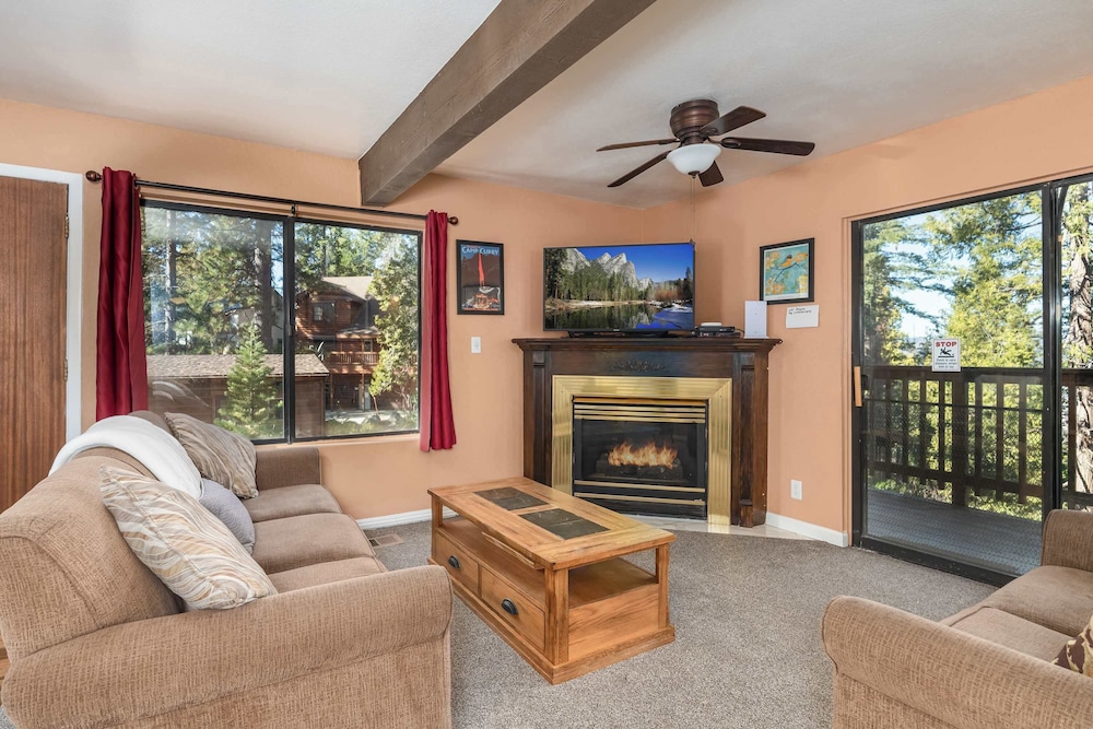 Yosemite Aviary and Quail Within Yosemite - 2 Separate Units, Up To 14 Guests!