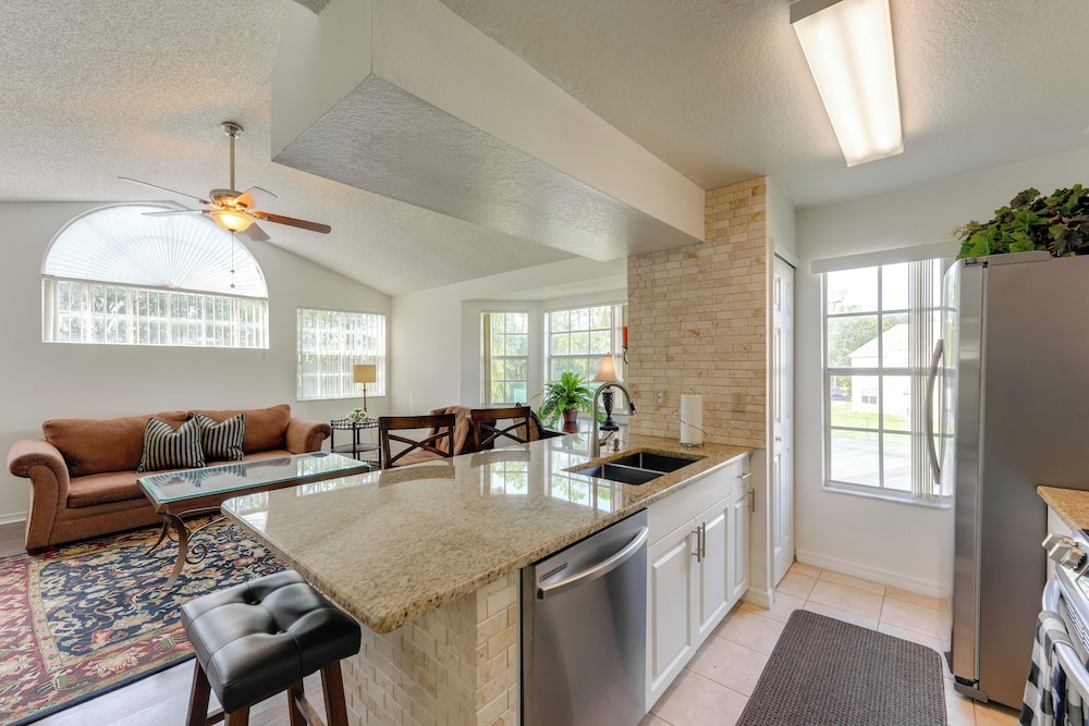 8 Mi to Disney: Resort-style Condo w/ Pool Access