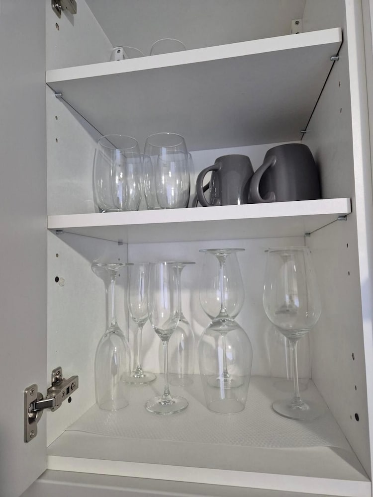 1 Bed Flat - Sleeps 2 - Parking - Wifi