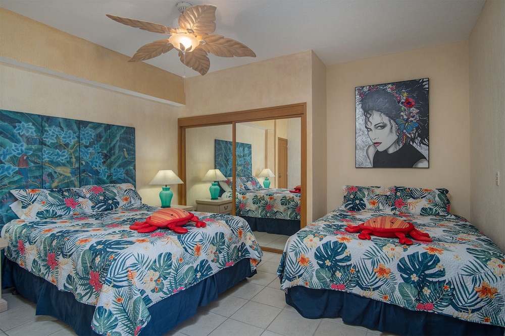Casa Frida Massive Condo Sleeps up to 12!