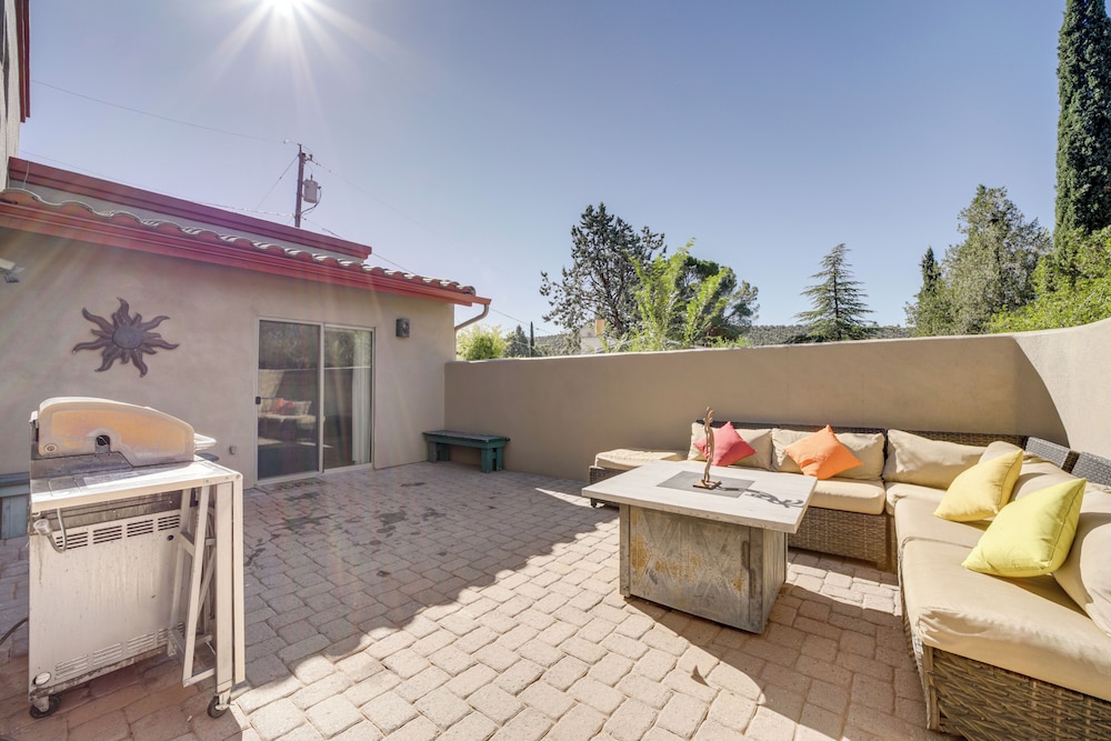Thunder Mtn Views: Walkable Home in West Sedona!