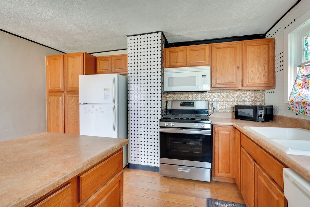 Charming & Convenient Home in Butler