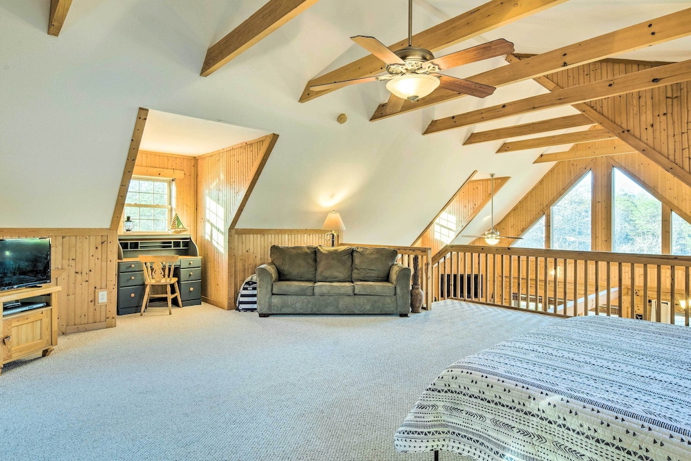 Quaint Cabin w/ Deck & Loft: 10 Mi to Lake Lure! view 2
