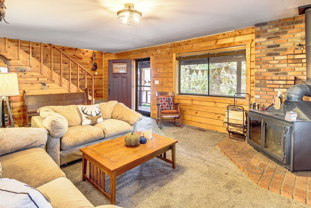 5 Mi to Woodland Lake Park: Cabin in Pinetop!