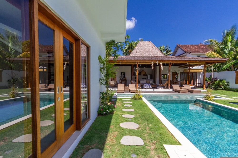Villa Namu by Alfred in Bali - Family 5 BD Dream in Seminyak Oberoi Beach