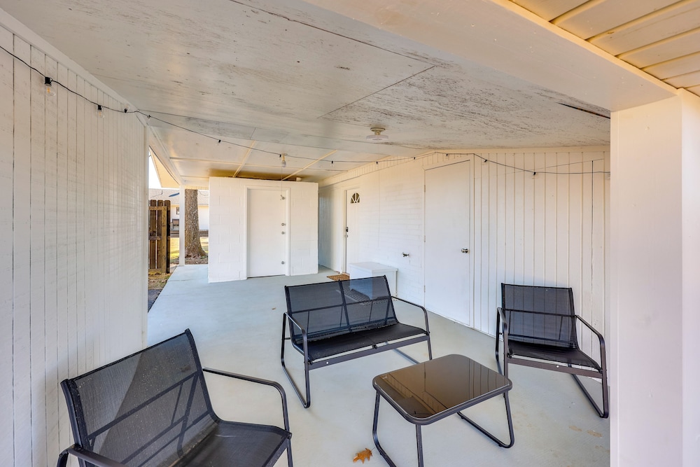 Pet-friendly Studio w/ Yard & Fire Pit in Vilonia!