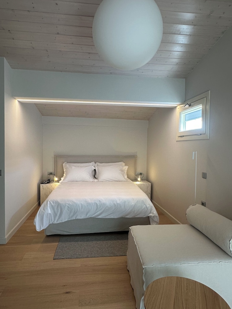 Amalie Suites