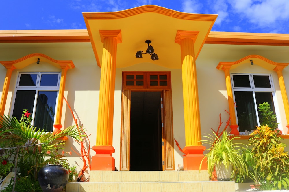Ras Beach Inn
