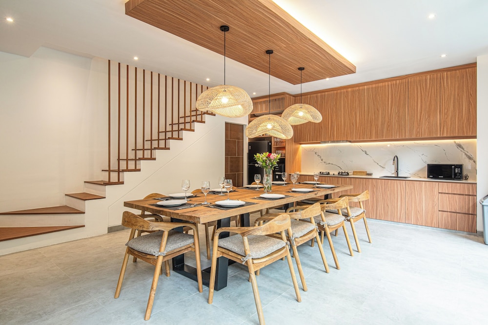 Enchanting 5BR Canggu Villa Moments to Sea